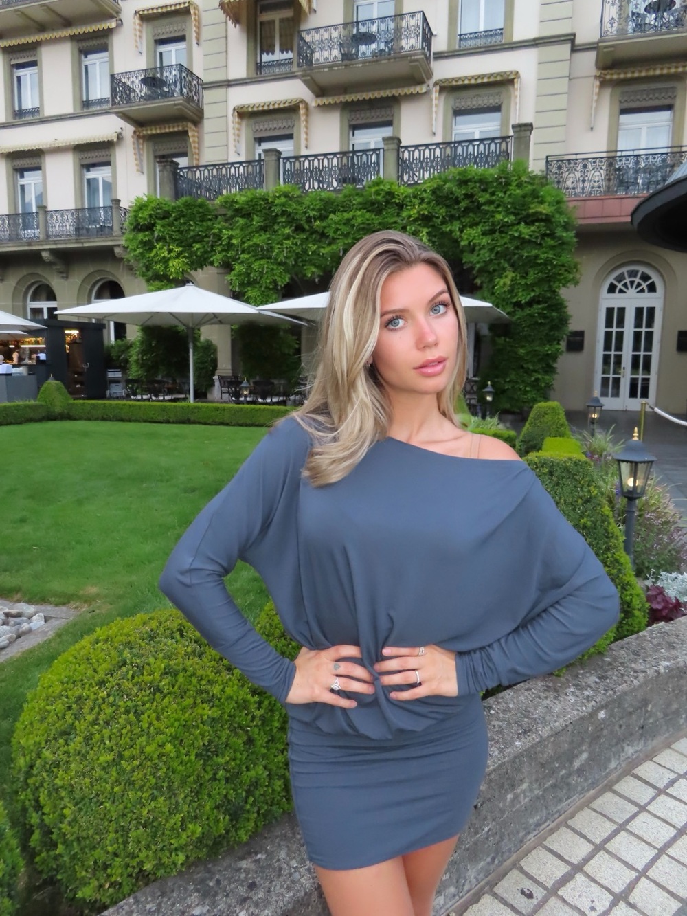 Women’s Off-Shoulder Long Sleeve Gray Mini Bubble Dress